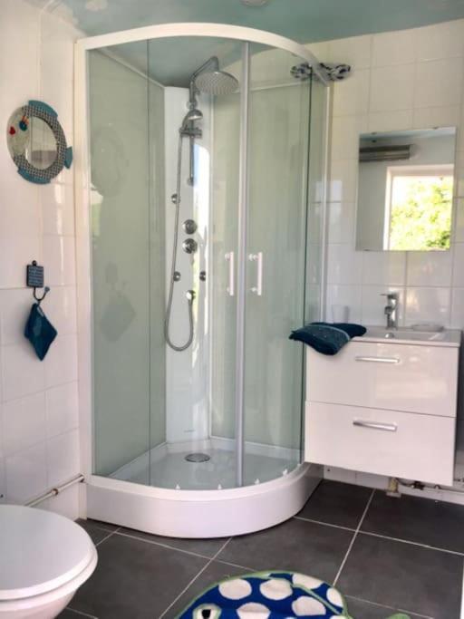 Maison Face A L'Etang Precy Luaran gambar